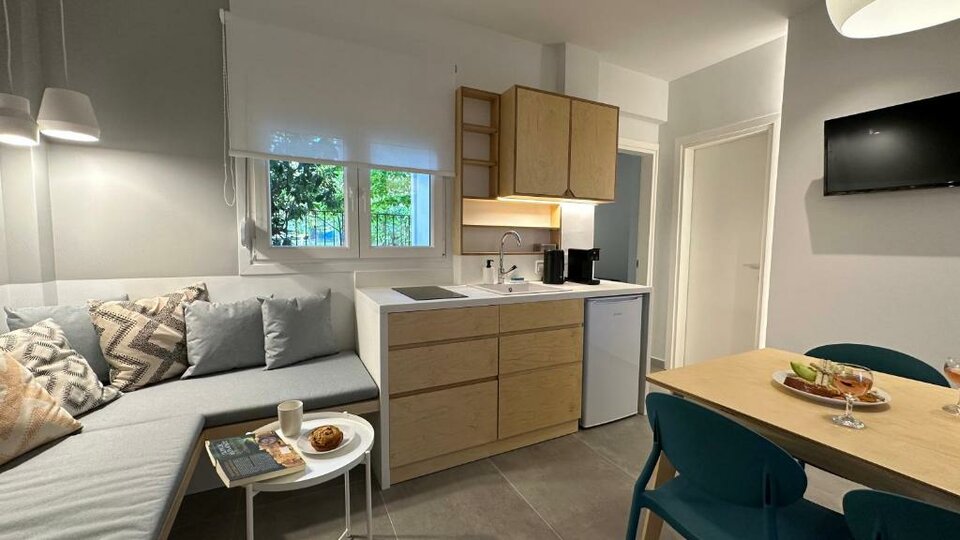 Tiara Holidays - Anemomylos by the sea - 2-Bedroom Apartment Ground floor - living room